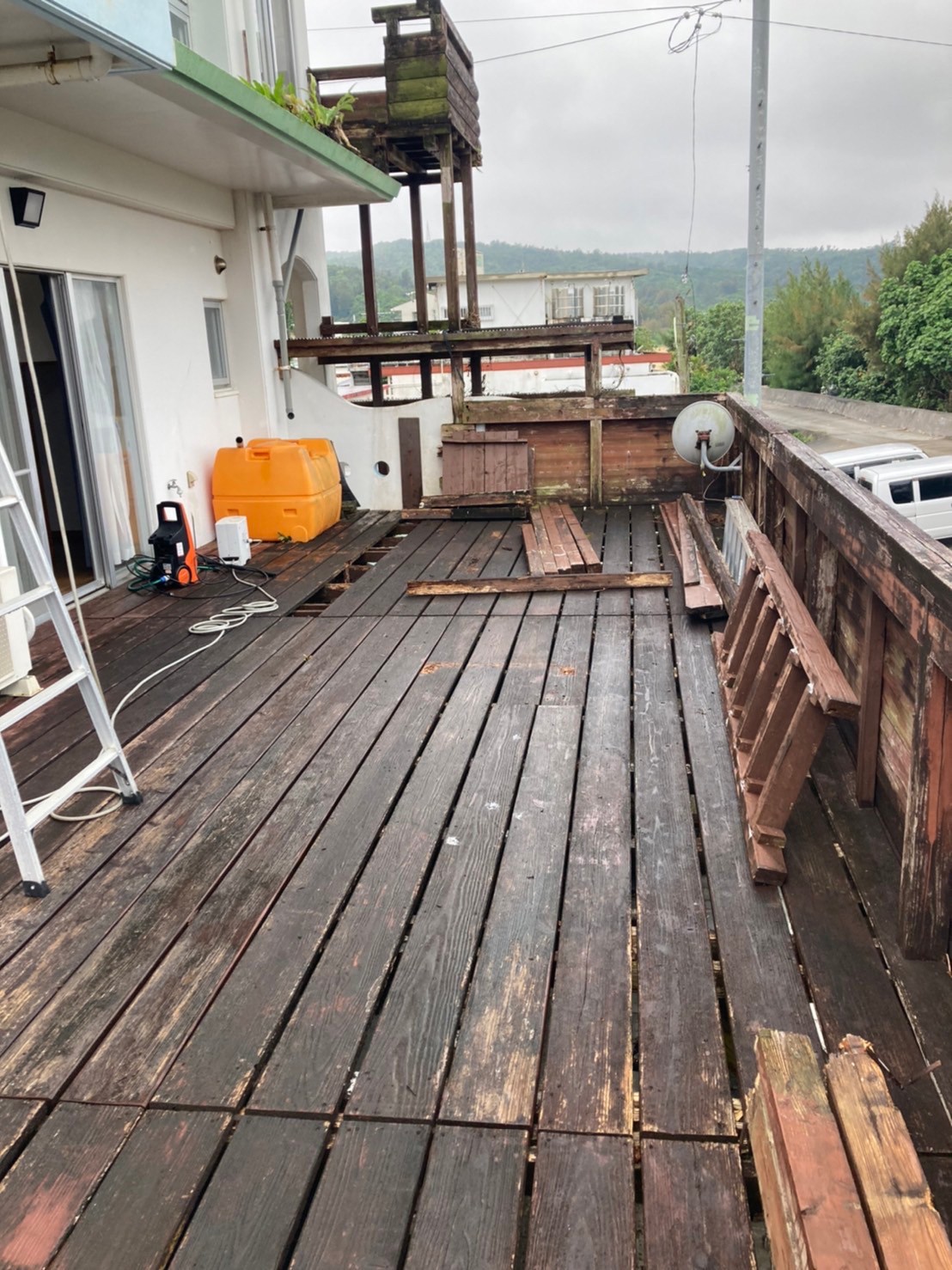 沖縄】ウッドデッキ解体の費用と実際に23%安くなった依頼方法 | 沖縄