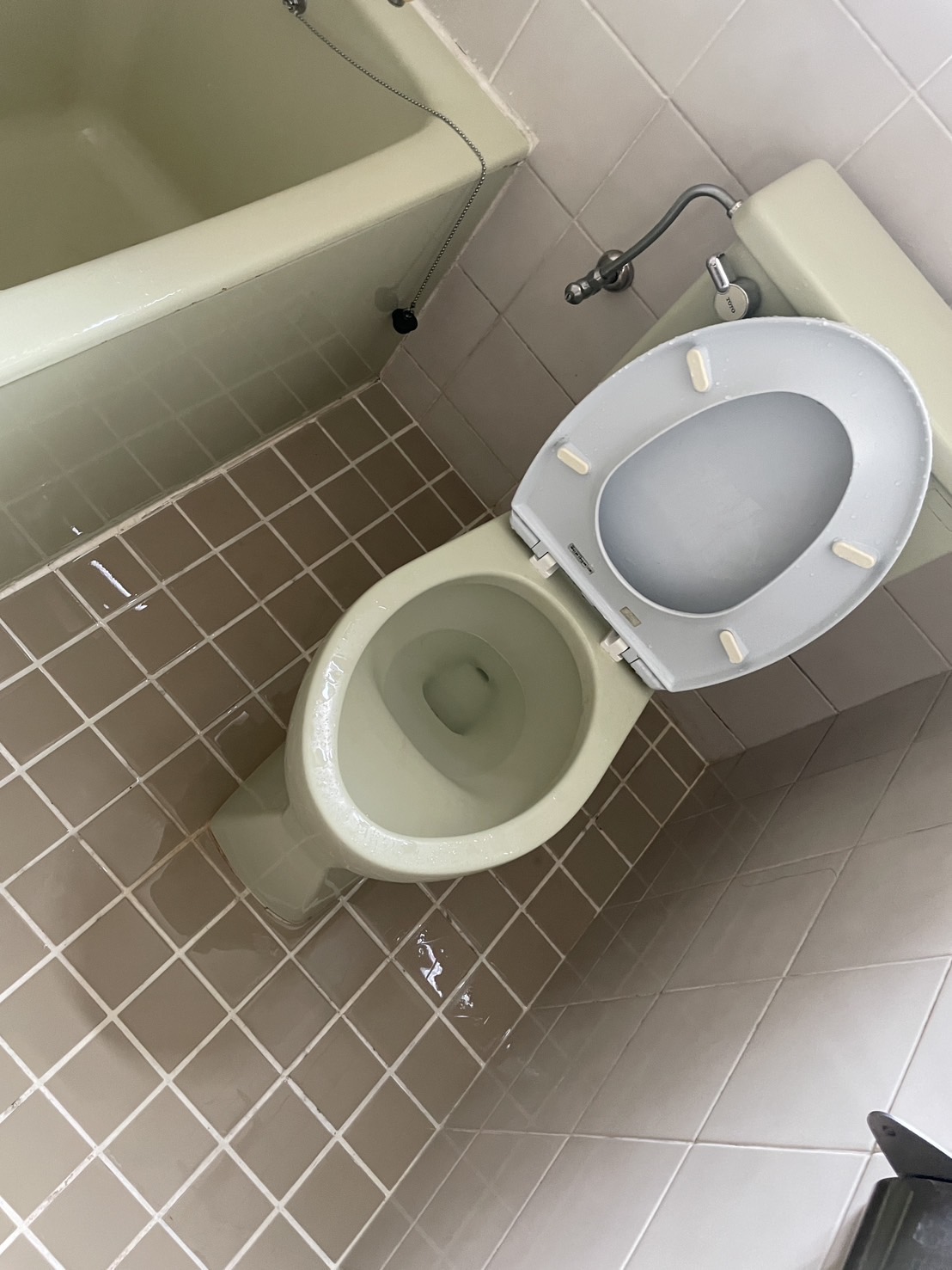 沖縄 トイレ清掃 After 床タイル新品レベル