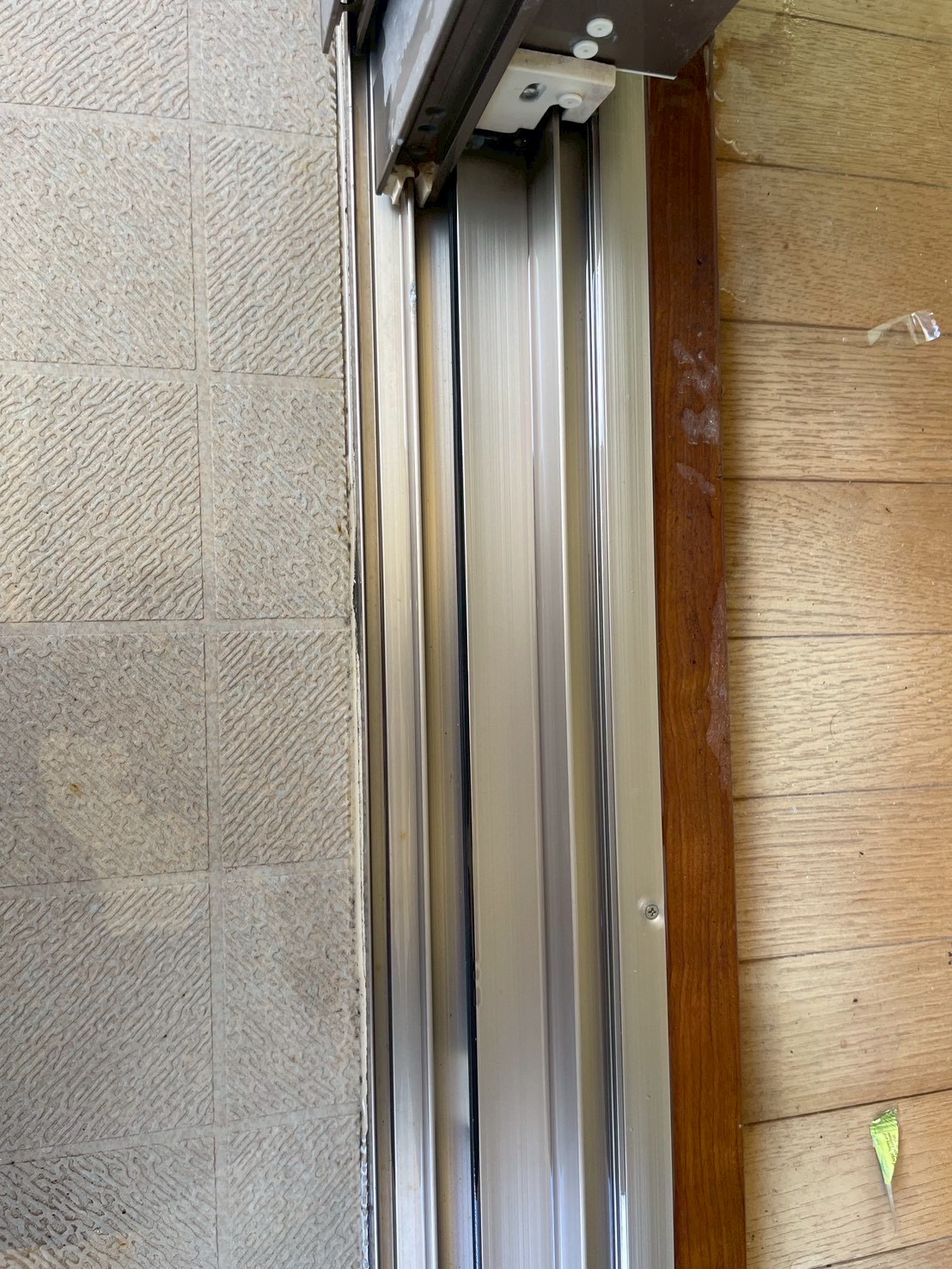 窓の溝（サッシ）の汚れ：掃除後