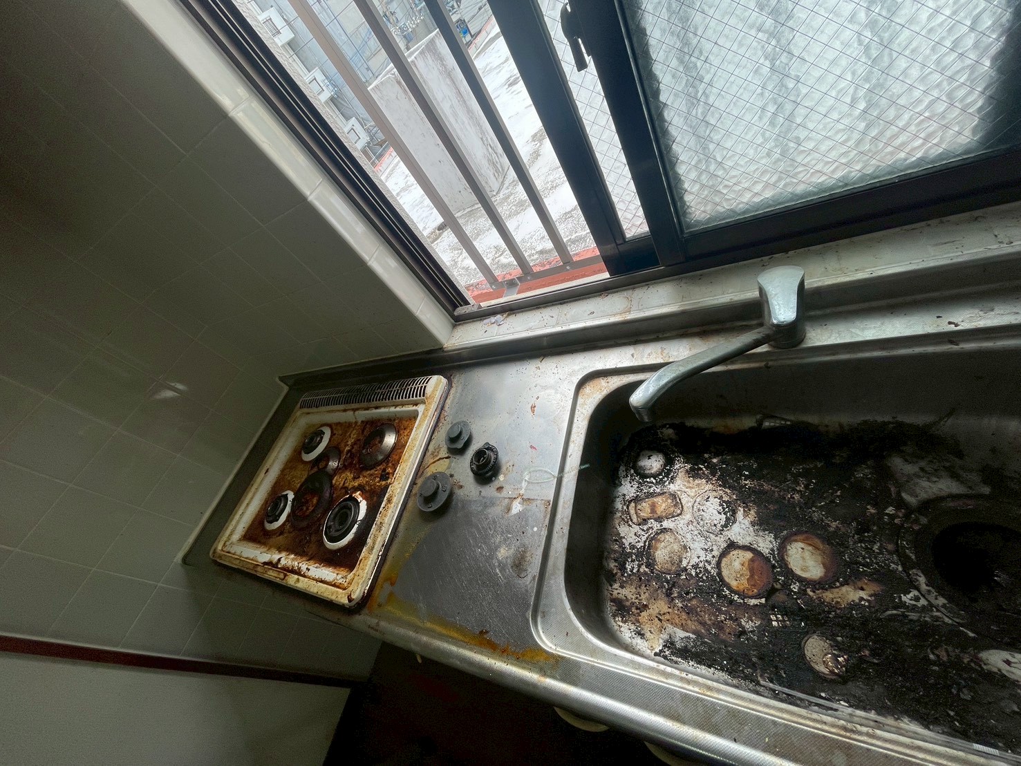 キッチン清掃 ビフォー 油汚れ ベタつき